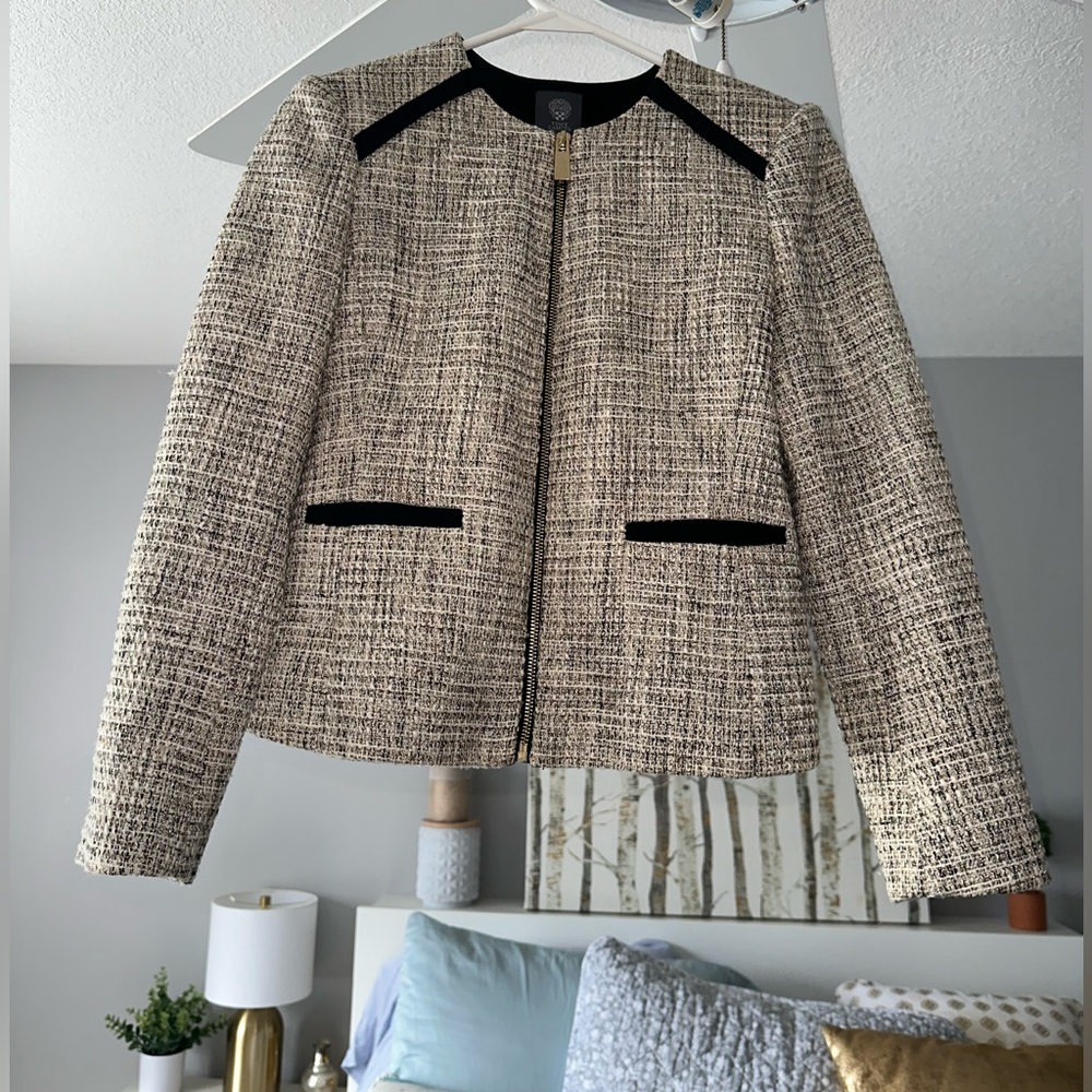 Vince camuto, excellent condition, size 0, zip up